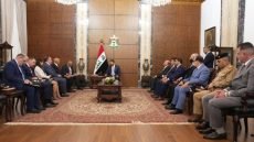 زيارة باراك إلى بغداد.. شراكة اقتصادية أم تحرك قضائي لحصر السلاح بيد الدولة؟