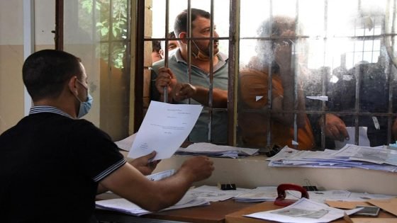 إجازة الموظف تفتح جدلاً جديداً.. راتب اسمي ومنافسة محتملة مع العاطلين